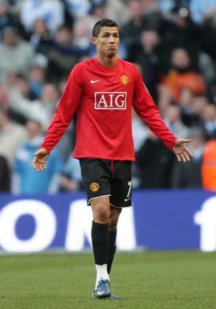 意甲半场：特拉莫尼点射破门，比萨暂1-0卡利亚里（半场战报：特拉莫尼点球建功，比萨暂以1-0领先卡利亚里）