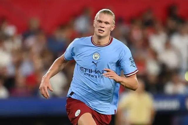 电讯报：穆阿尼佩戴定制面具参加训练，出战阿森纳成疑（电讯报：穆阿尼戴特制面罩参加训练，能否出战阿森纳成疑）