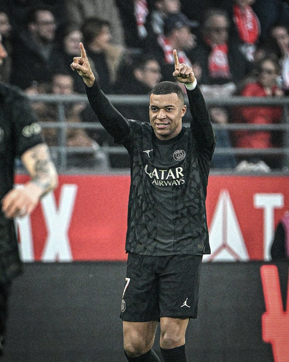 裁判专家：罗德里戈踢对方脚后跟，应该被罚下（裁判专家称罗德里戈踢到对手脚后跟，理应被罚下）