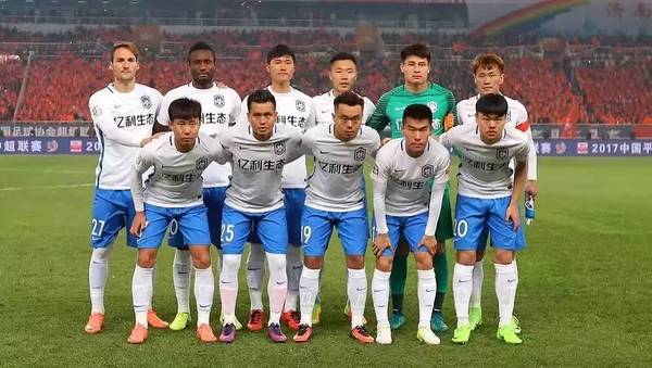 劳塔罗飞铲罗伯逊染黄，国米战利物浦上半场13分钟现争议