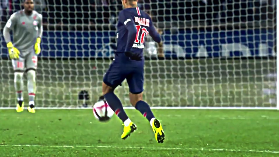 足协杯赛前举办垫场赛，张凌峰等四名成年球员对阵五十名小球员