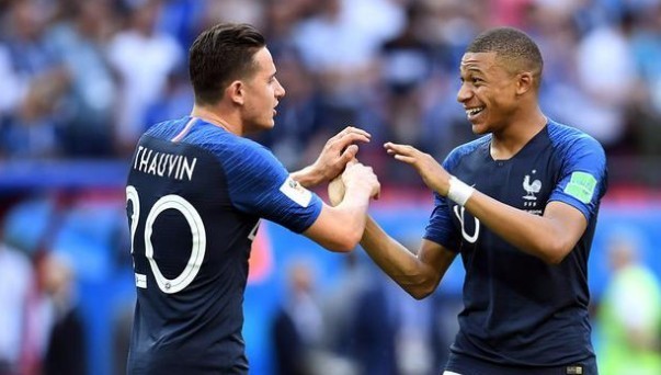 法甲战报：南野拓实一击制胜，十人摩纳哥1-0险胜巴黎