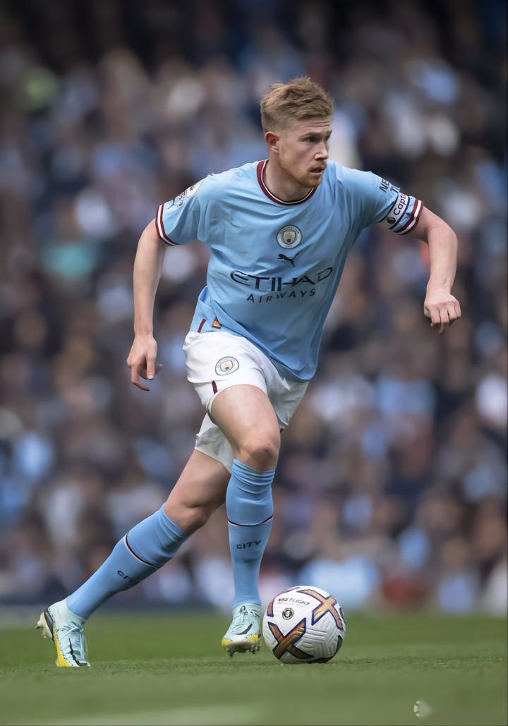 齐达内访华与樊振东互动，展现球技，赞其乒乓球成就，两人友好交流，共话皇马。